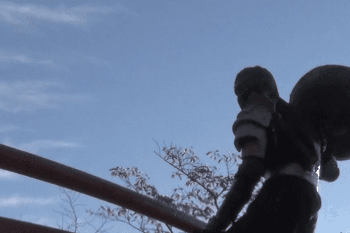 黄金の残光、鋼の沈黙